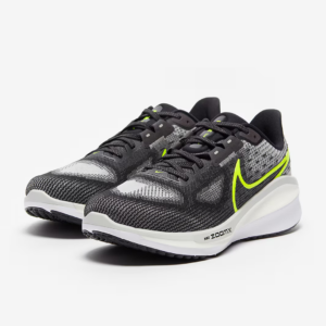 NIKE AIR ZOOM VOMERO 17
